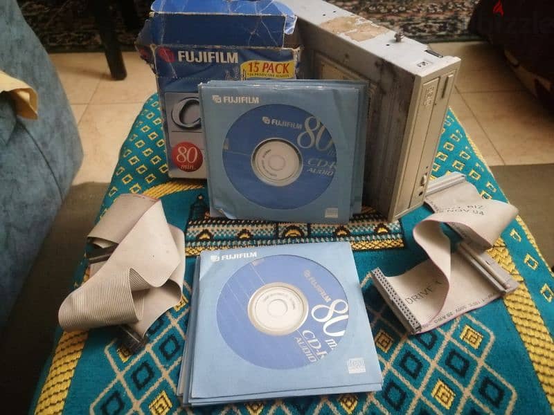 dvd rom $14 CD rom للبيع حالة ممتازة 2