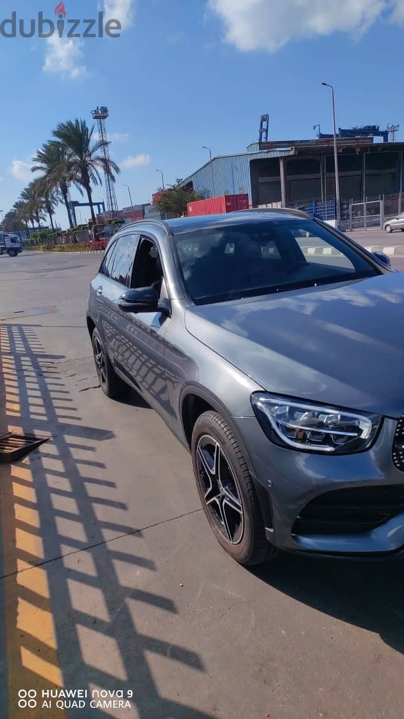 GLC300 suv AMG Night Package 2022 0