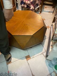 Piece of art table