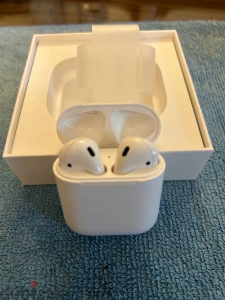 Apple AirPods 2nd Generation 0