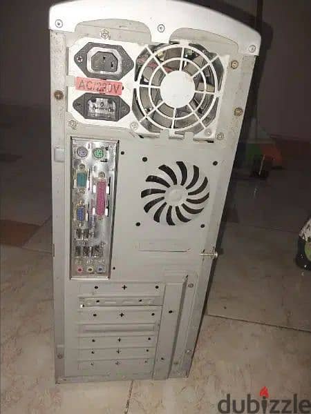 كمبيوتر معروض للبيع 1