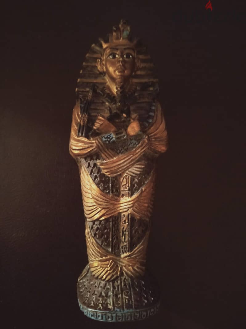 تابوت فرعوني للملك ( توت عنخ أمون ) ديكور من الستينيات 3سم*12سم 18