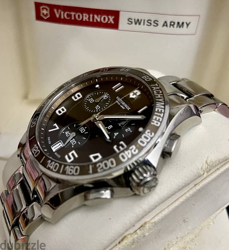 VICTORNIX SWISS ARMY Original Swiss Made Quartz Chronograph 42mm بالعل 2