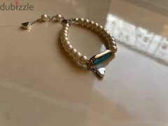 Vintage Girly Pearl bracelet with blue diamond