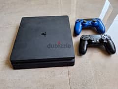 Playstation 4 500GB, 2 Original controllers, charge dock