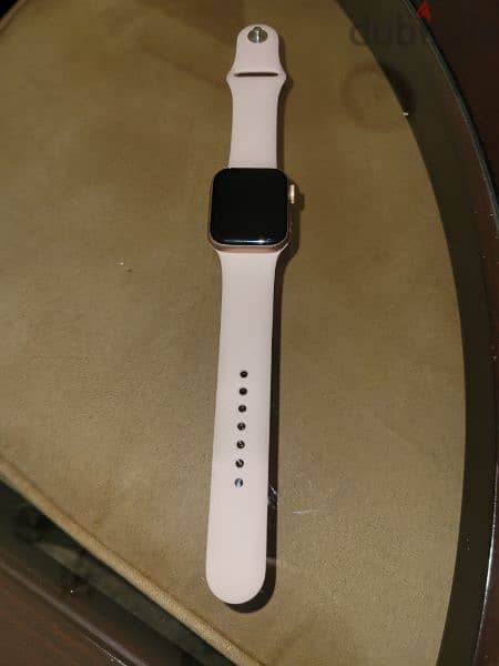 Apple watch series SE- 40mm- very good deal 3