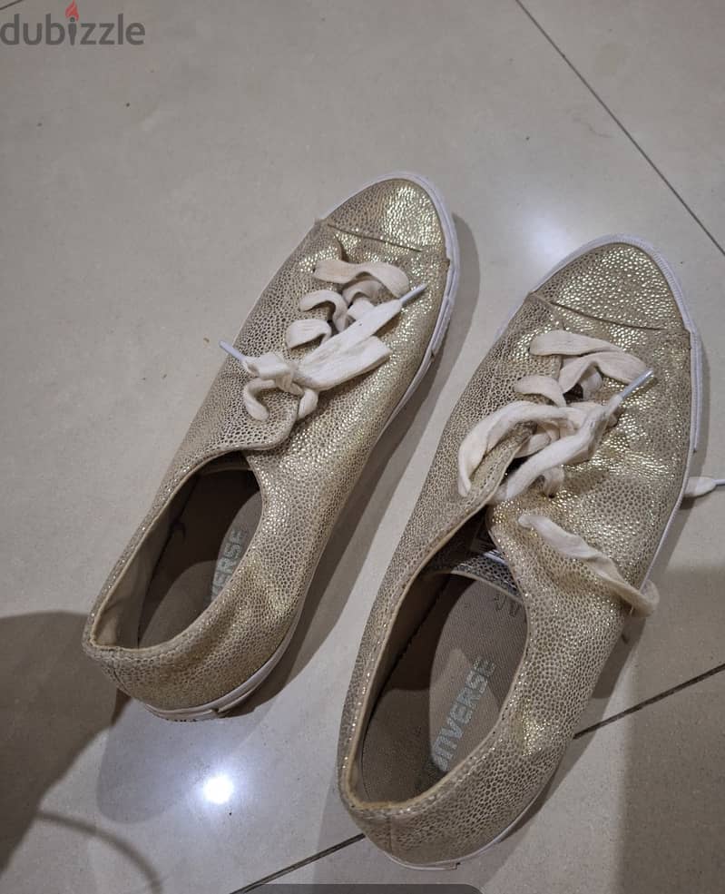 Used Original gold converse 40.5 1