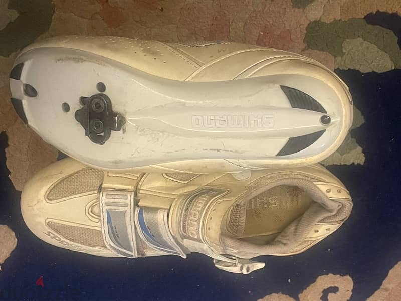 spinning sports shoes white v good condition 1