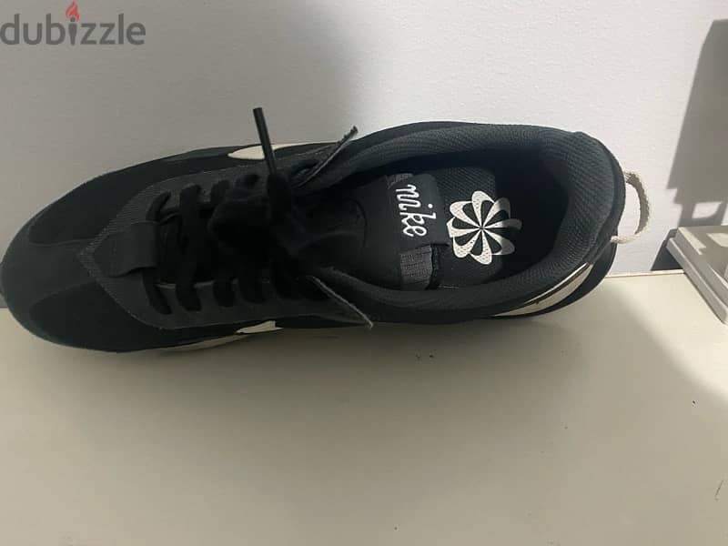 Nike Shoe Original size 8 UK 2