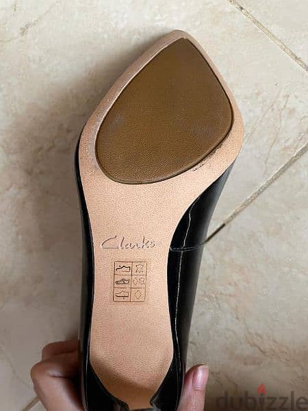 Clarks Shoes size 7.5 US 4