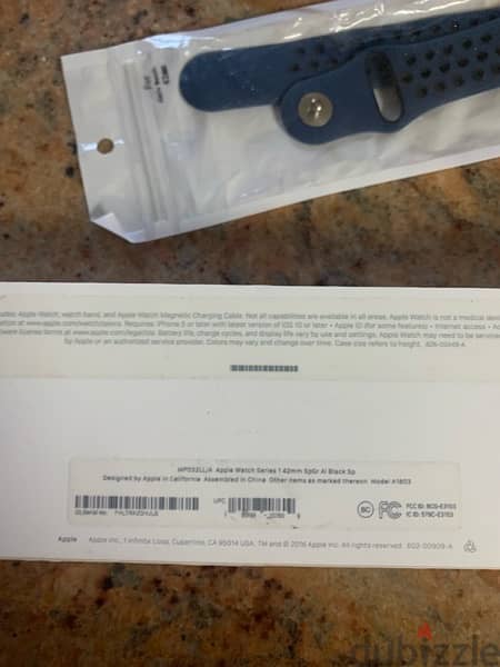 Original Apple i Watch series 1 version 2 (need battery) 4