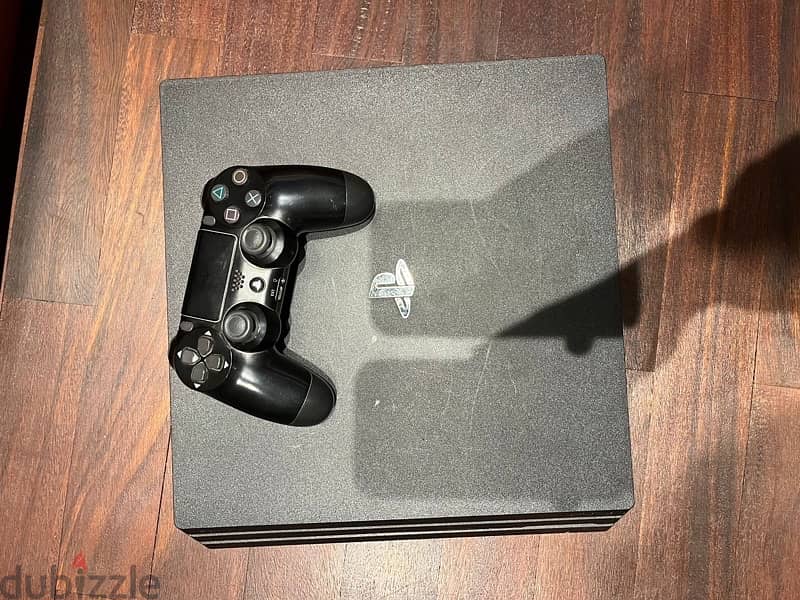 PS4 Pro 1 controller بلاستيشن ٤ برو معاه ذراع 1