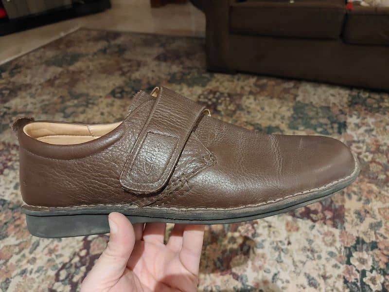 حذاء ماركه clarks انجليزي اصلي لم يستخدم مقاس ٤٣ صناعه انجليزي 0