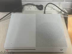 XBOX 1s perfect condition with cd and 1 joystick