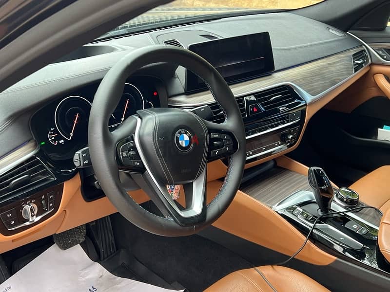BMW 520i luxury  2019 3