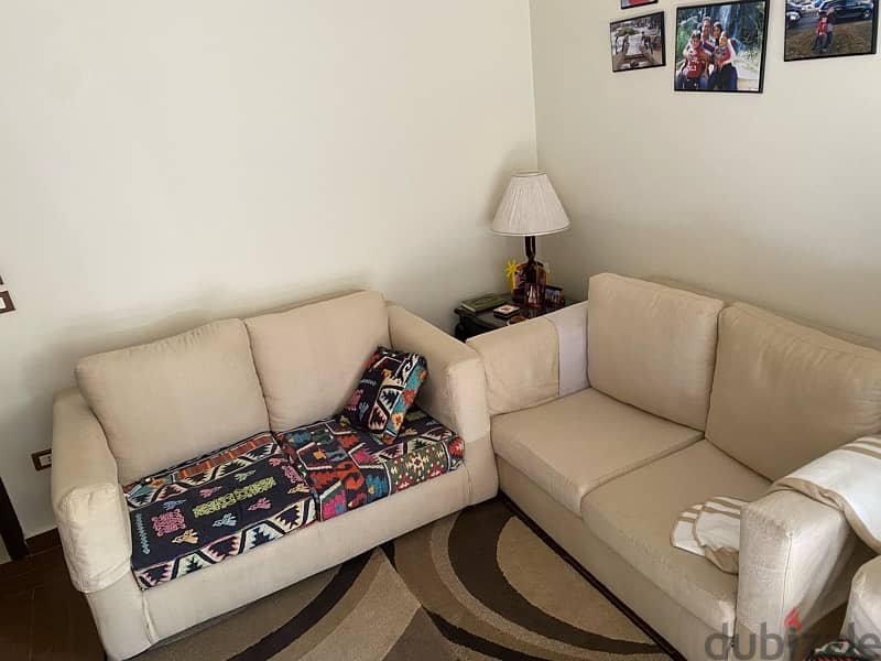 full living room in a good condition 12