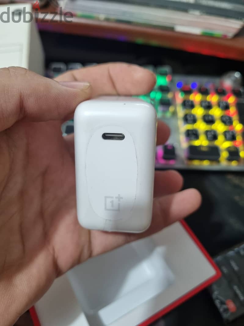 شاحن oneplus 65w 2