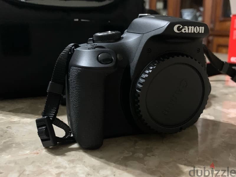 canon eos 2000D with bag 5