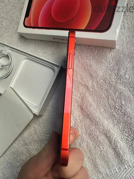 iPhone 12 كسر الزيرو حالة ١٠٠٪؜   بالعلبة و كامل الملحقات لون احمر مو 3