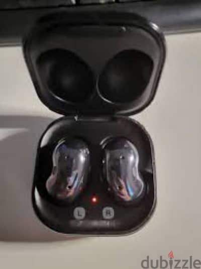 galaxy buds live left ear piece + Case