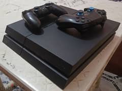 Ps4 fat ,2 controllers and 2 games