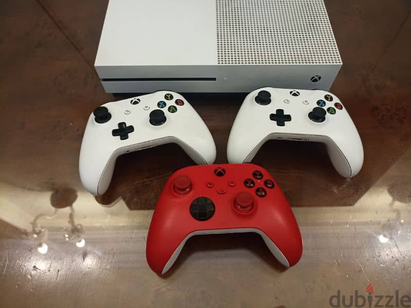 Xbox 1s (used) 0