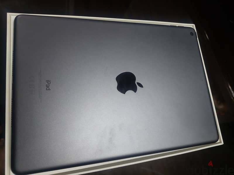 Apple iPad 9th generation (64g) Like New 4