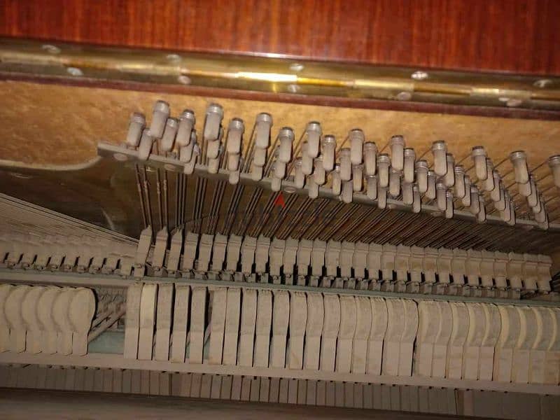 بيانو مستعمل بحالة جيدة  للبيع 7