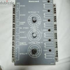 جهاز تحكم بالحرارة 6 مراحل للتكييف المركزي هانويل موديل W7100A 1046