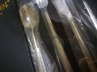 طقم معالق جديد. . البيع لدواعي السفر