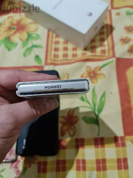 Huawei p50 pocket 7