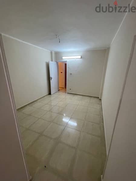 شقة ١٣٠ متر بموقع متميز على شارع فيصل الرئيسي 15
