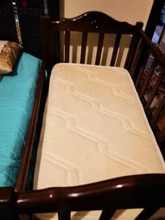 سرير اطفال بالمرتبة وحامل اطفال 0