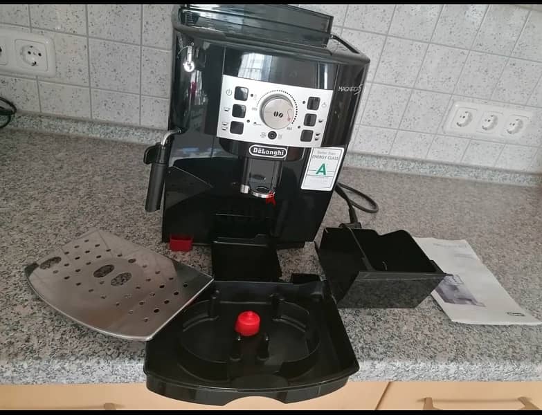 delonghi magnifica S coffee machine 1
