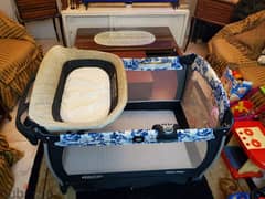 pack n play Graco crib with changing pad