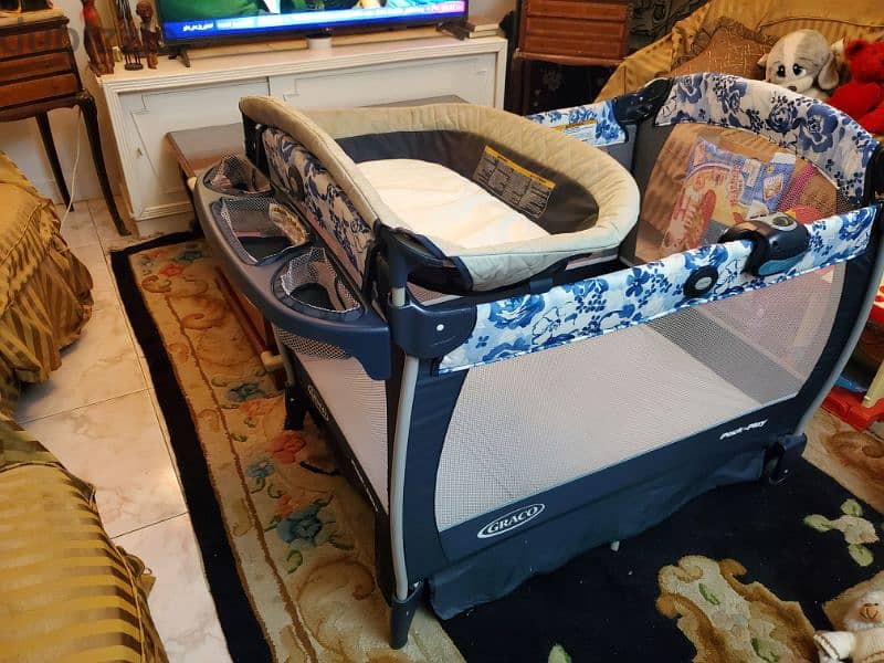 pack n play Graco crib with changing pad 1