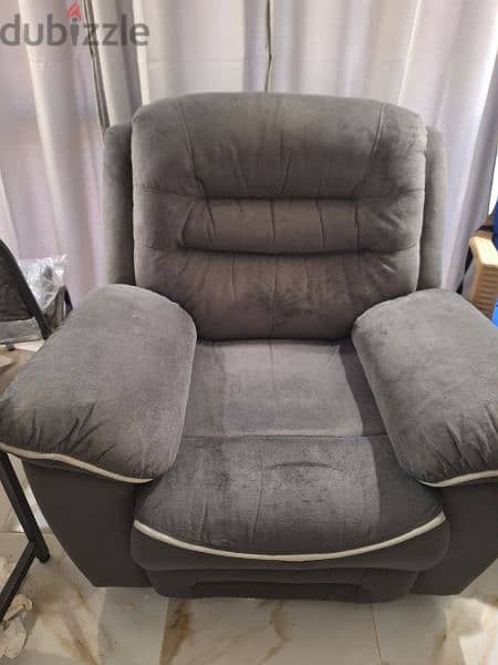 Recliner Sofa - كرسي رئاسي فخم مريح EGP12000 بدلا من EGP18000 3