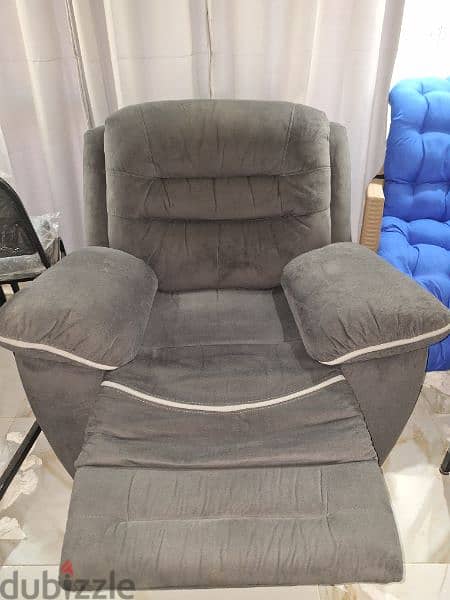 Recliner Sofa - كرسي رئاسي فخم مريح EGP12000 بدلا من EGP18000 4