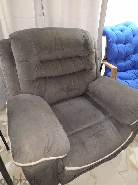 Recliner Sofa - كرسي رئاسي فخم مريح EGP12000 بدلا من EGP18000 9