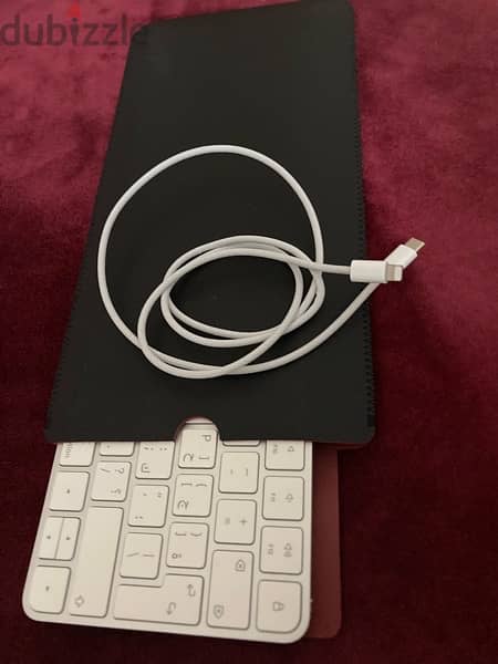 Apple Magic Keyboard (Latest Model) - Arabic + Cover 7