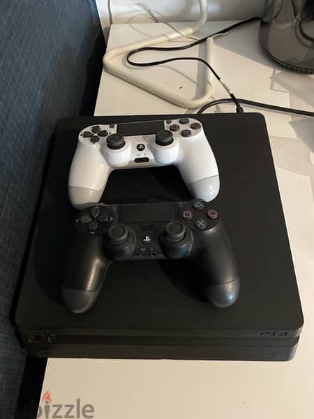 Ps4 Slim used for 1 month - Original box included 1