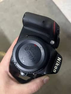 كاميرا nikon d3200 بالكرتونة وكل حاجاتها 0