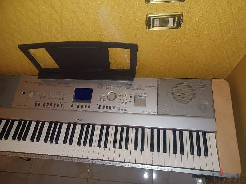 Piano Yamaha portable grand Dgx 640 0