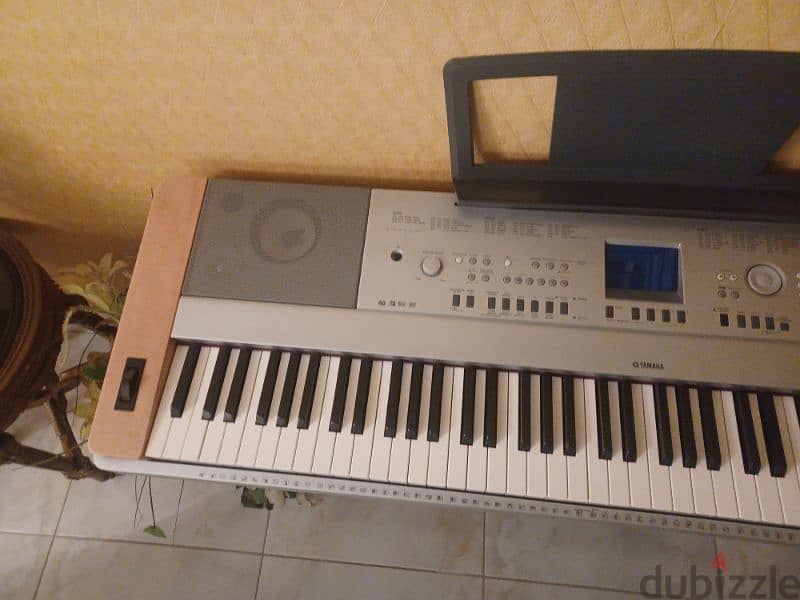 Piano Yamaha portable grand Dgx 640 1