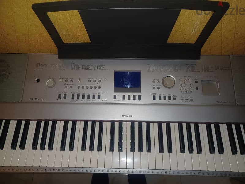 Piano Yamaha portable grand Dgx 640 5