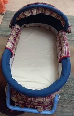 سرير اطفال مستعمل 0