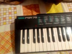 Yamaha PSR. 75 keyboard 0