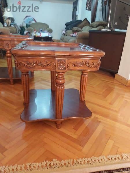 living room classic 3 table ( 2 sides and 1 middle) made in USA. 0