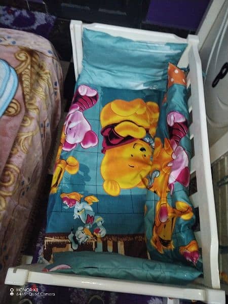 سرير اطفال هزاز خشب زان 2