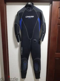 Diving suit 5mm used like newبدلة غطس ٥مم شبة جديدة 0